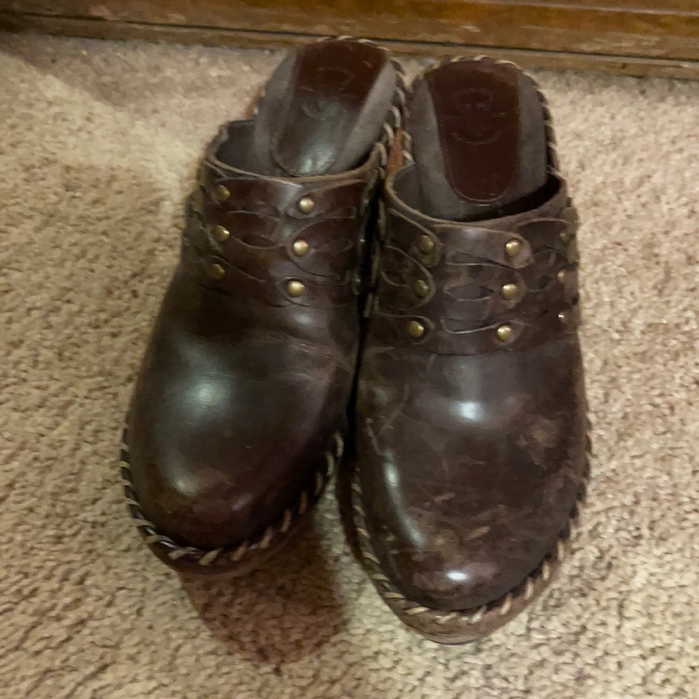 Frye clogs